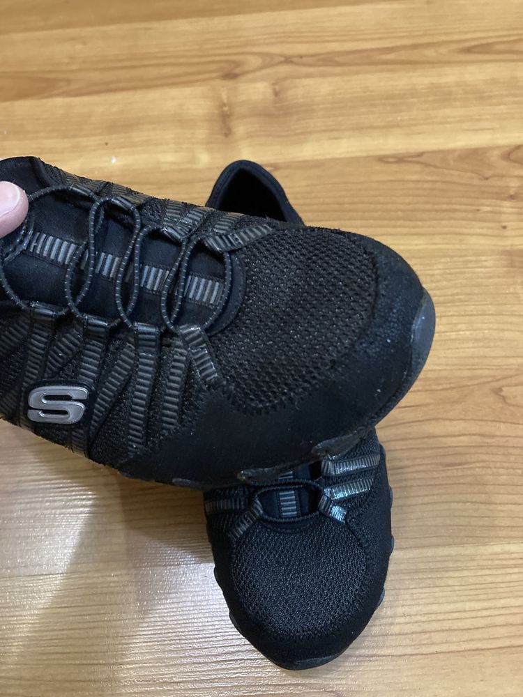 Кроссовки Skechers размер 39 стелька 26 см искусственная замша.новые.