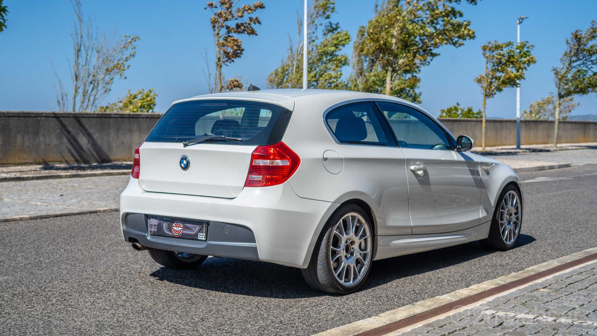 BMW 116d Pack M c/Kit Parrot c/Garantia(18 meses) / Excelente estado