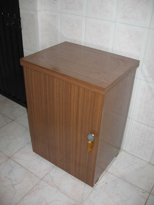 Máquina de Costura PFAFF 46 Automática, com Móvel