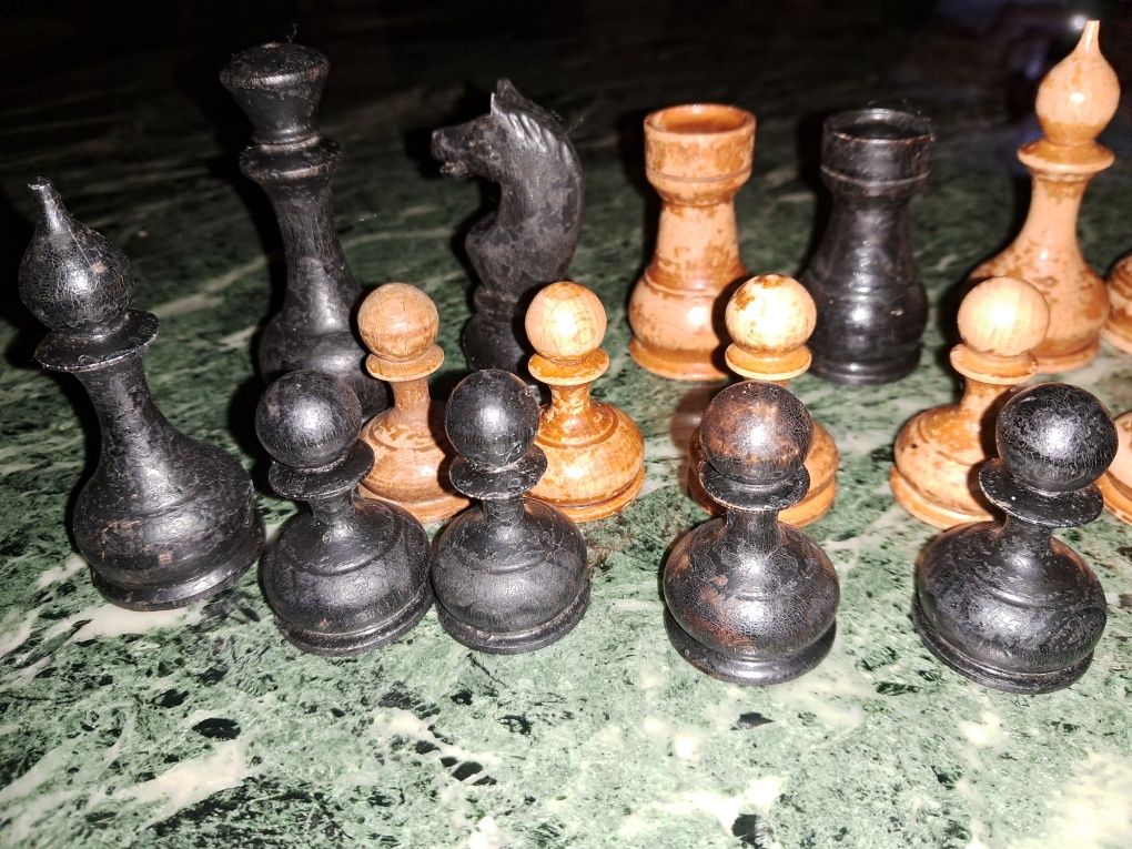 Шахмати дерев"яні старі ( некомплект)