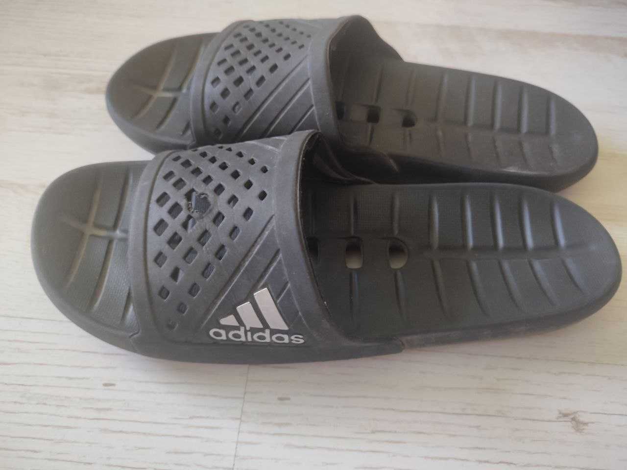 Продаются мужские шлепанцы Adidas