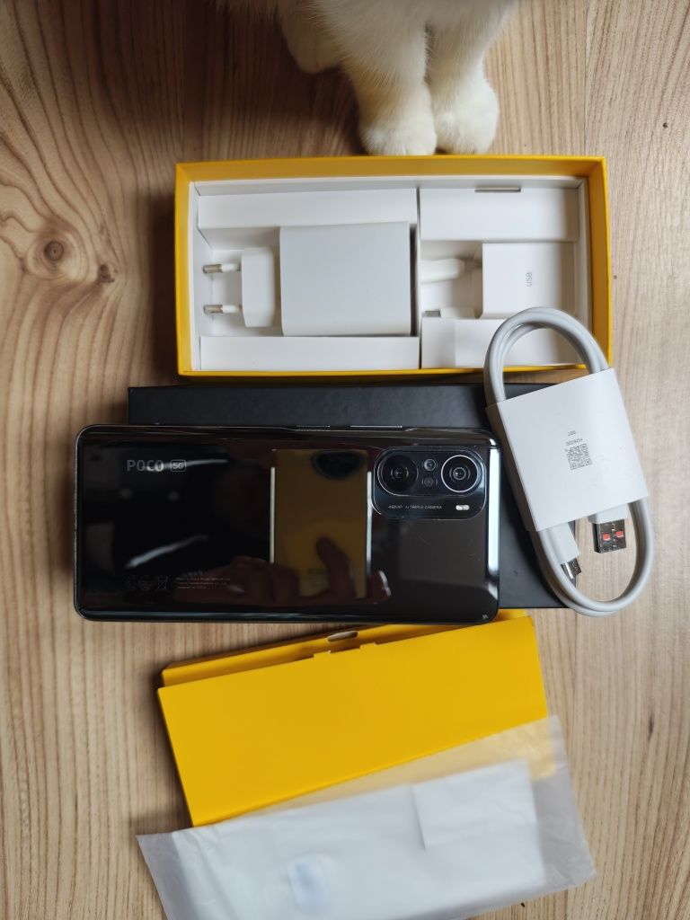 Poco F3 stan idealny + gratis