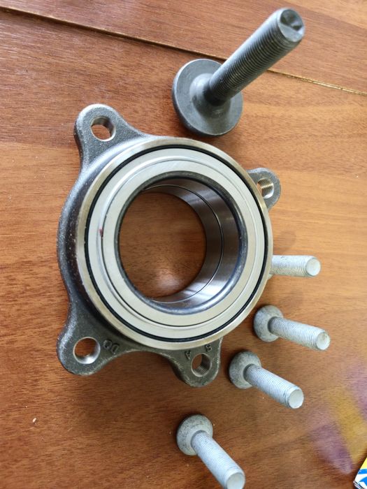 R157.53 Комплект підшипника колеса задн/передн Лів/Прав (із маточиною)