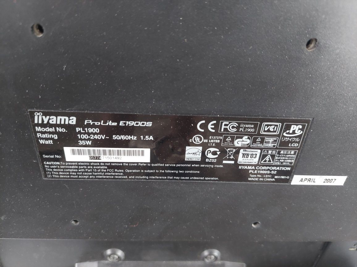3 x Monitor - samsung 17" 920N - samsung 173P - iiyama 19" E1900S