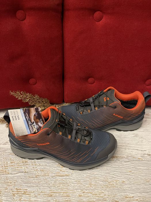 Lowa,оригінал,із спорт-матеріалу,розмір 42 1/2,устілка 28