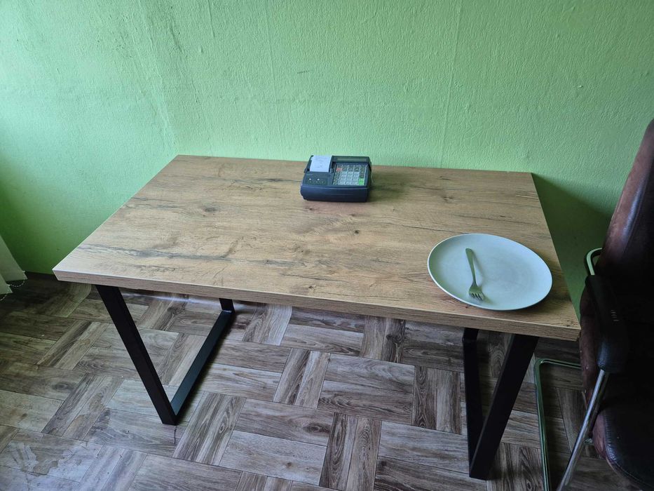 Stół z biura w likwidacji