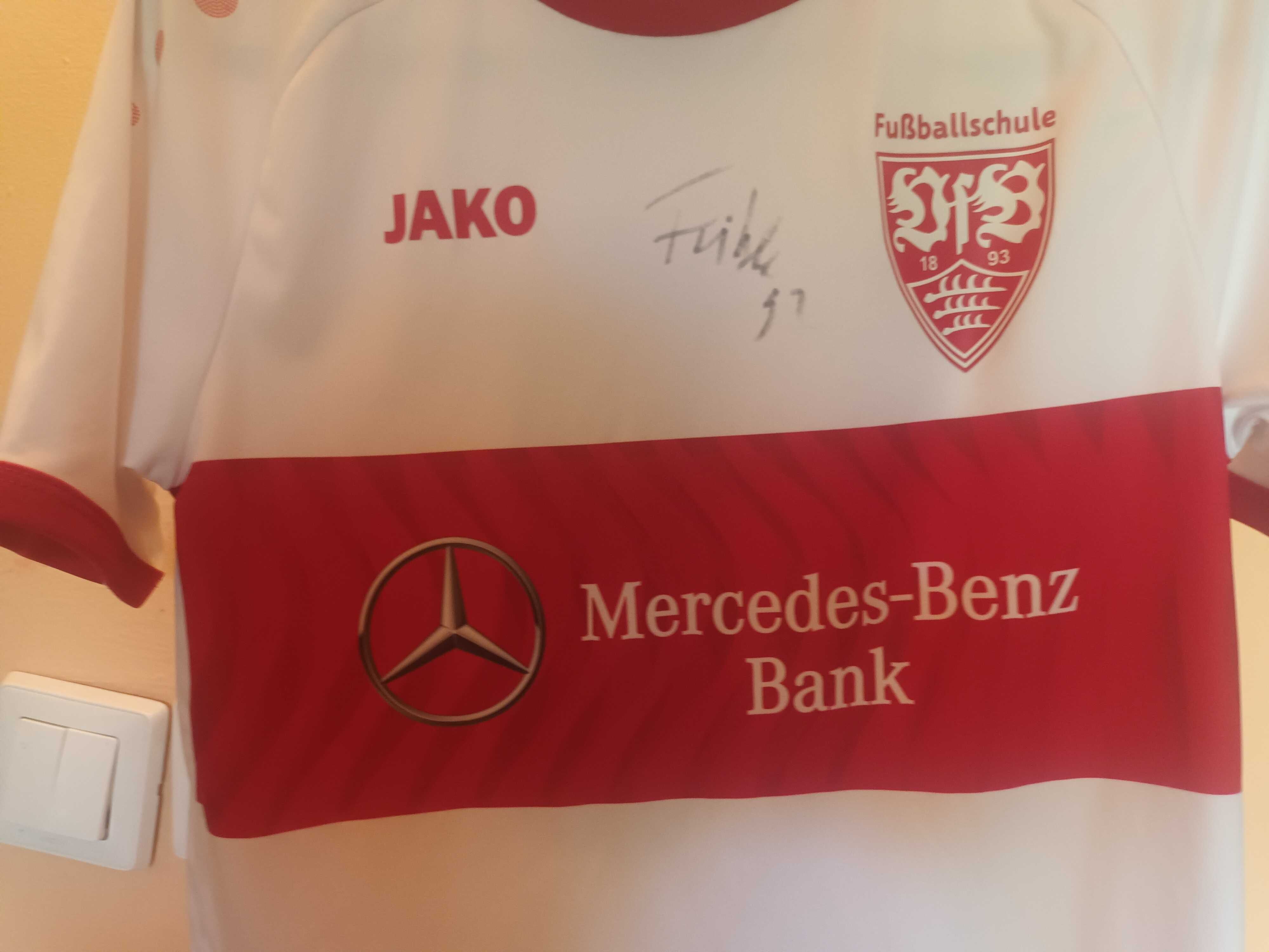 Koszulka VFB Stuttgart z autografem C. Fuhrich