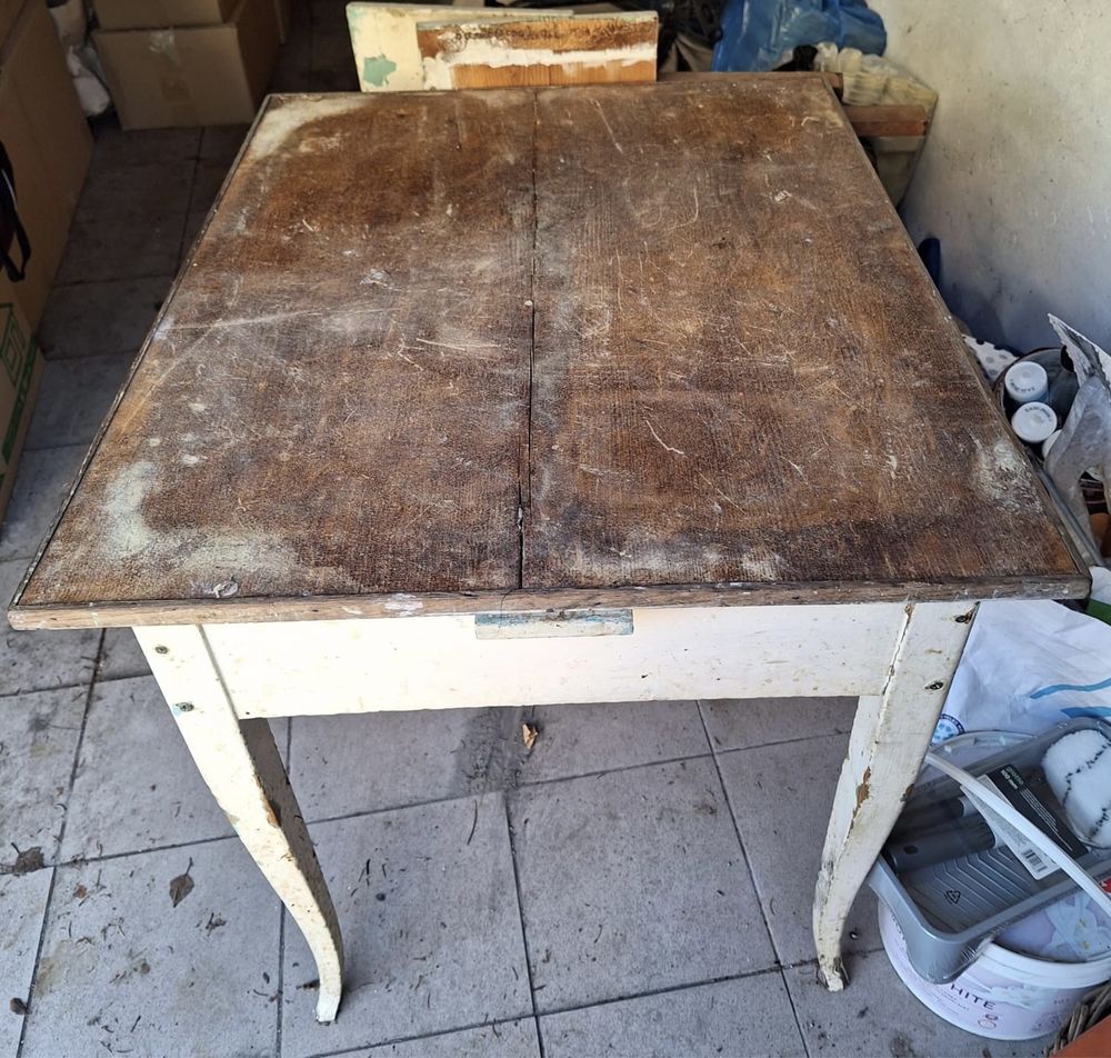Stół z okresu międzywojennego z litego drewna
