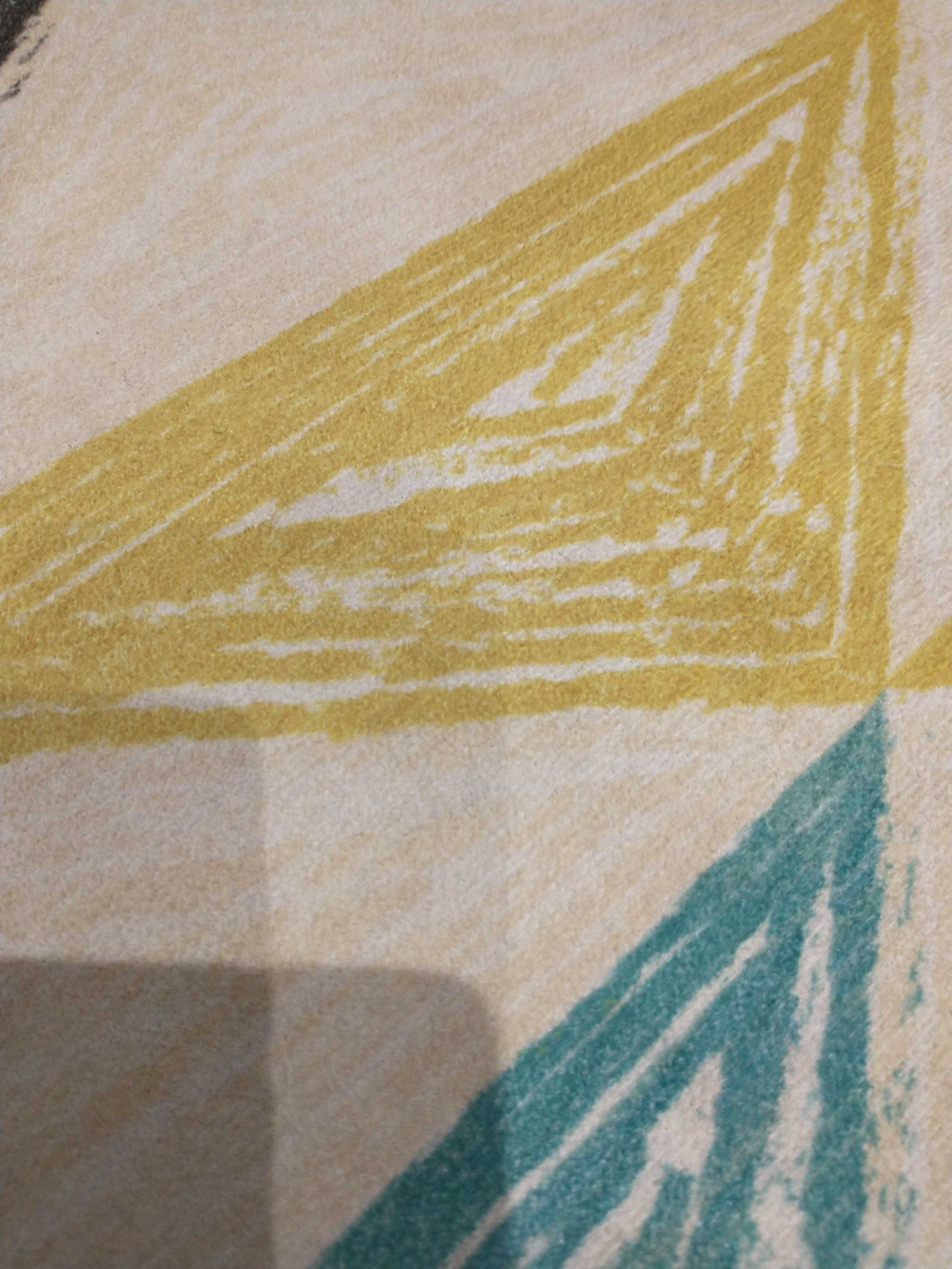 Nowoczesny dywan w modnych kolorach