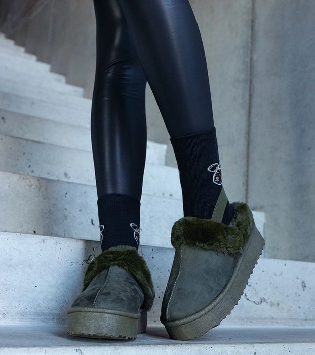 Zielone kapcie na platformie z futerkiem Frank