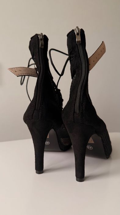 Продаю нові чорні туфлі для танців heels (хілс)