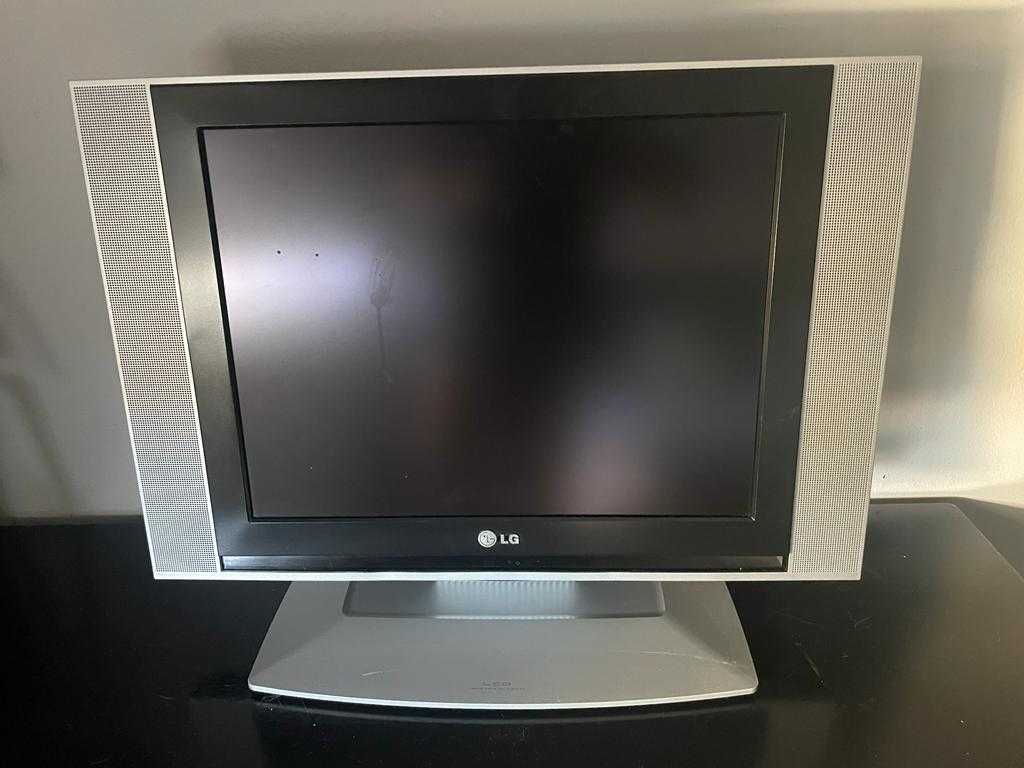 TV LCD marca LG em boas condições gerais