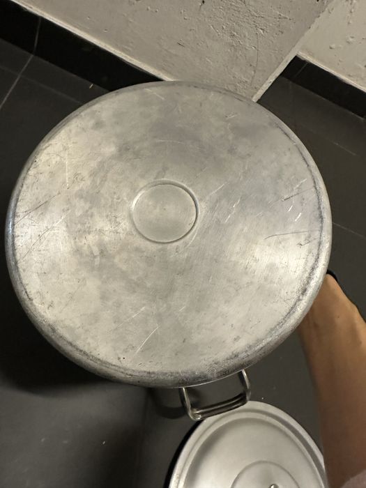 Panela grande em aluminio