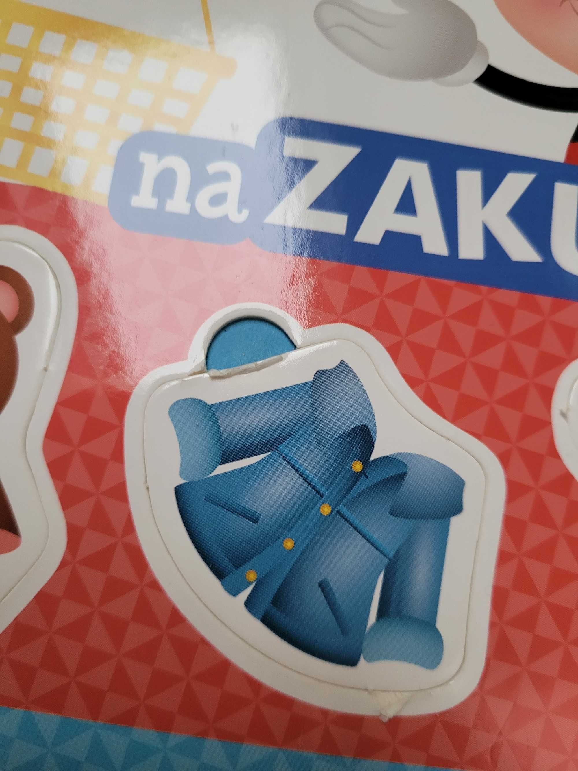 Książka z wyjmowanymi puzzlami.