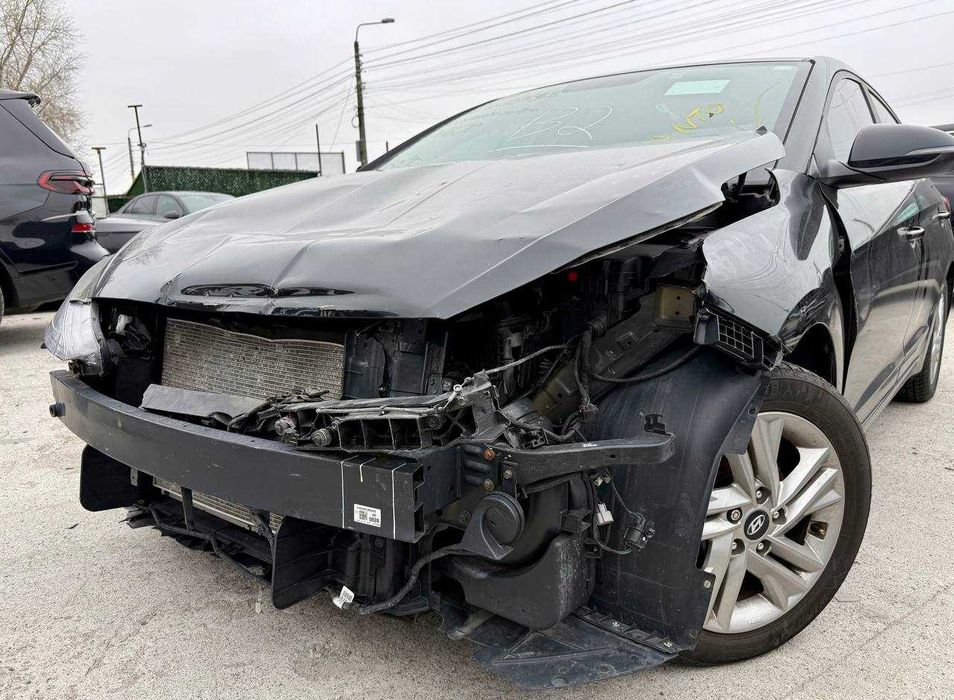 Hyundai elantra 2019 продам без ремонту