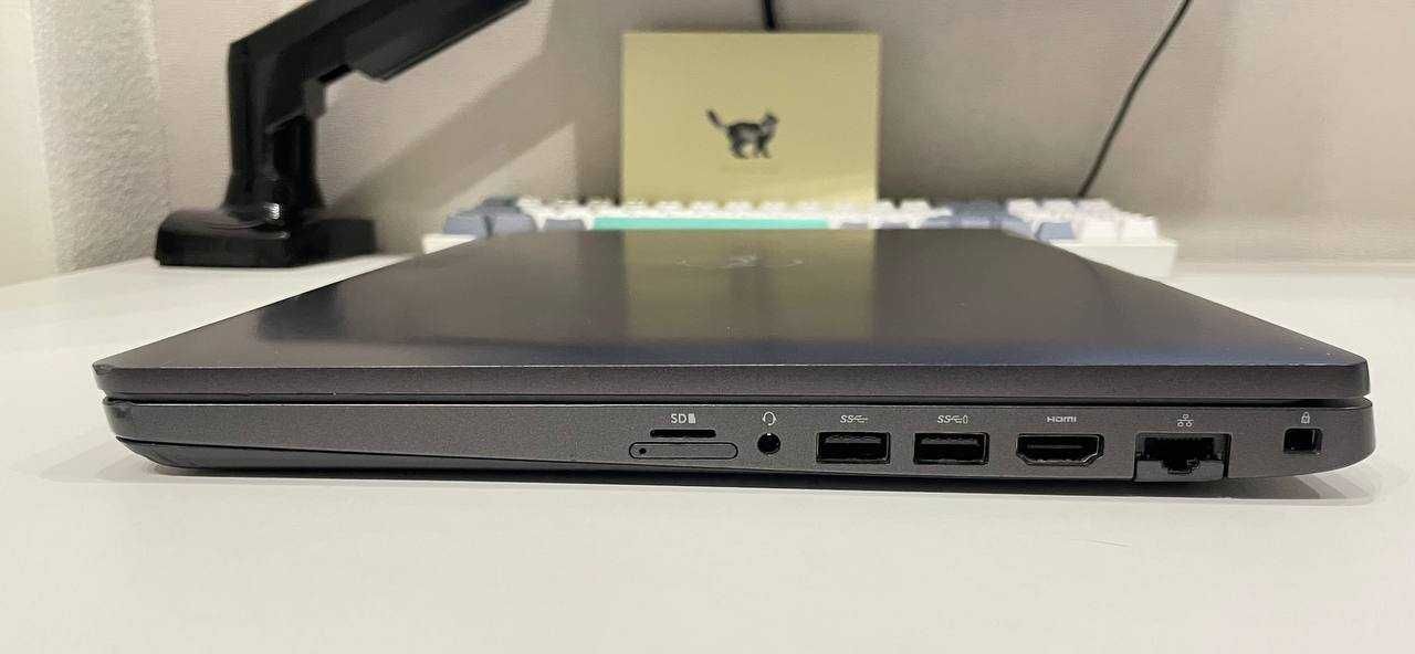 Ноутбук Dell Latitude 5500 i7-8665U / 16 Ram / ssd 512 GB