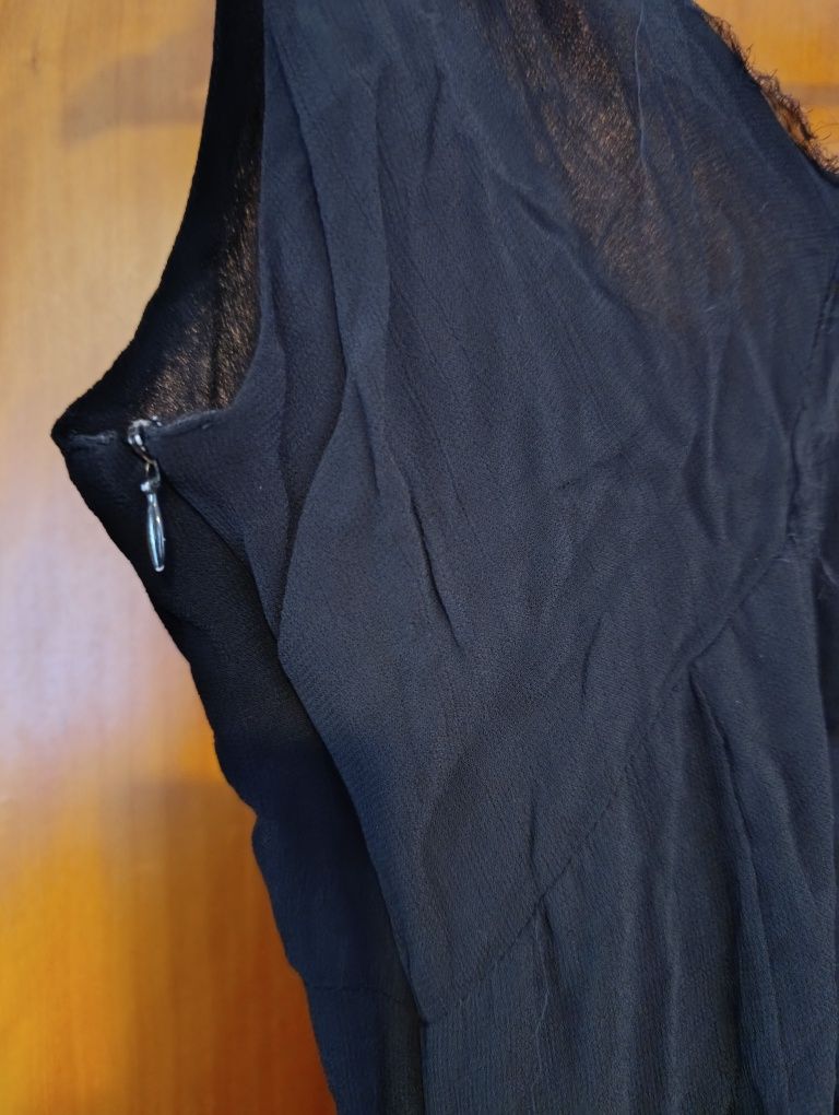 Vestido preto assimétrico