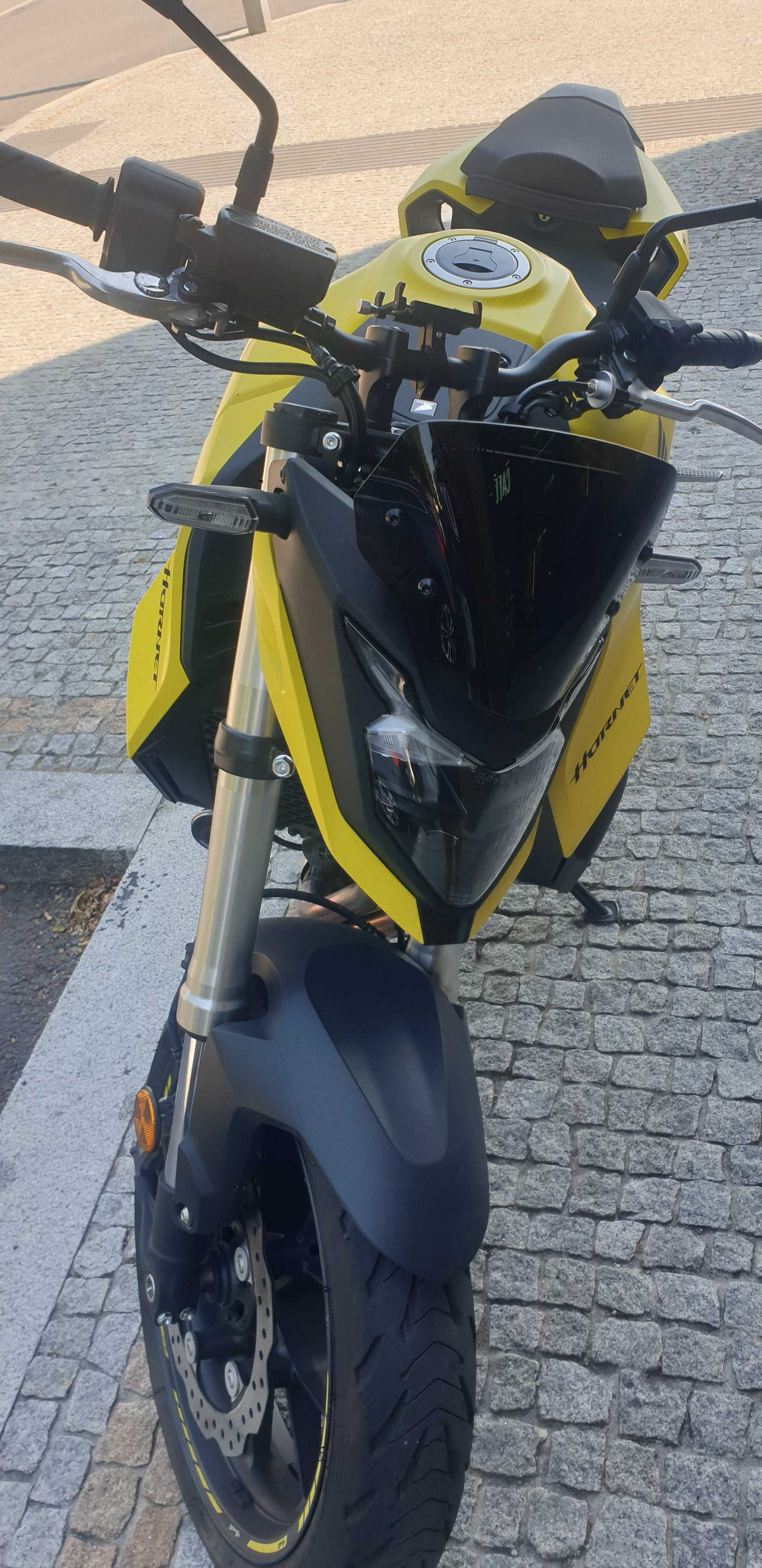 CB Hornet 750 Amarela