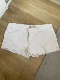 Białe szorty jeansowe L