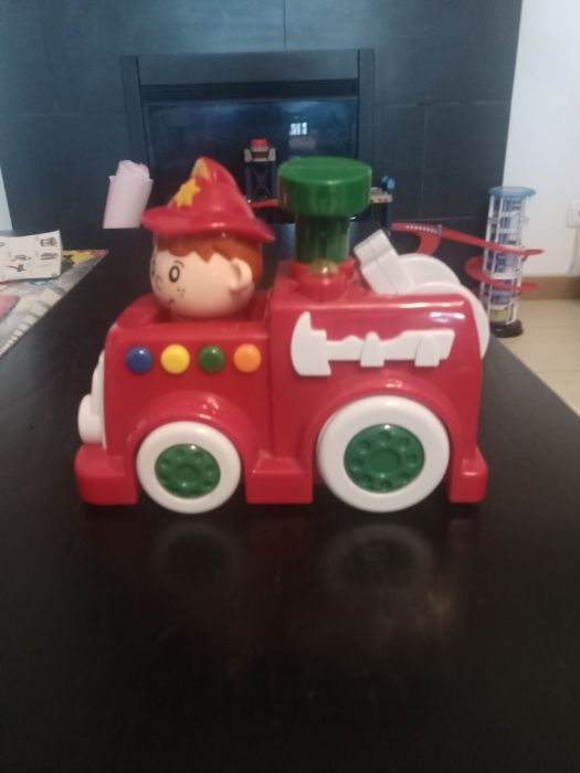 Martelo Clementoni Donatello + Camião dos bombeiros musical