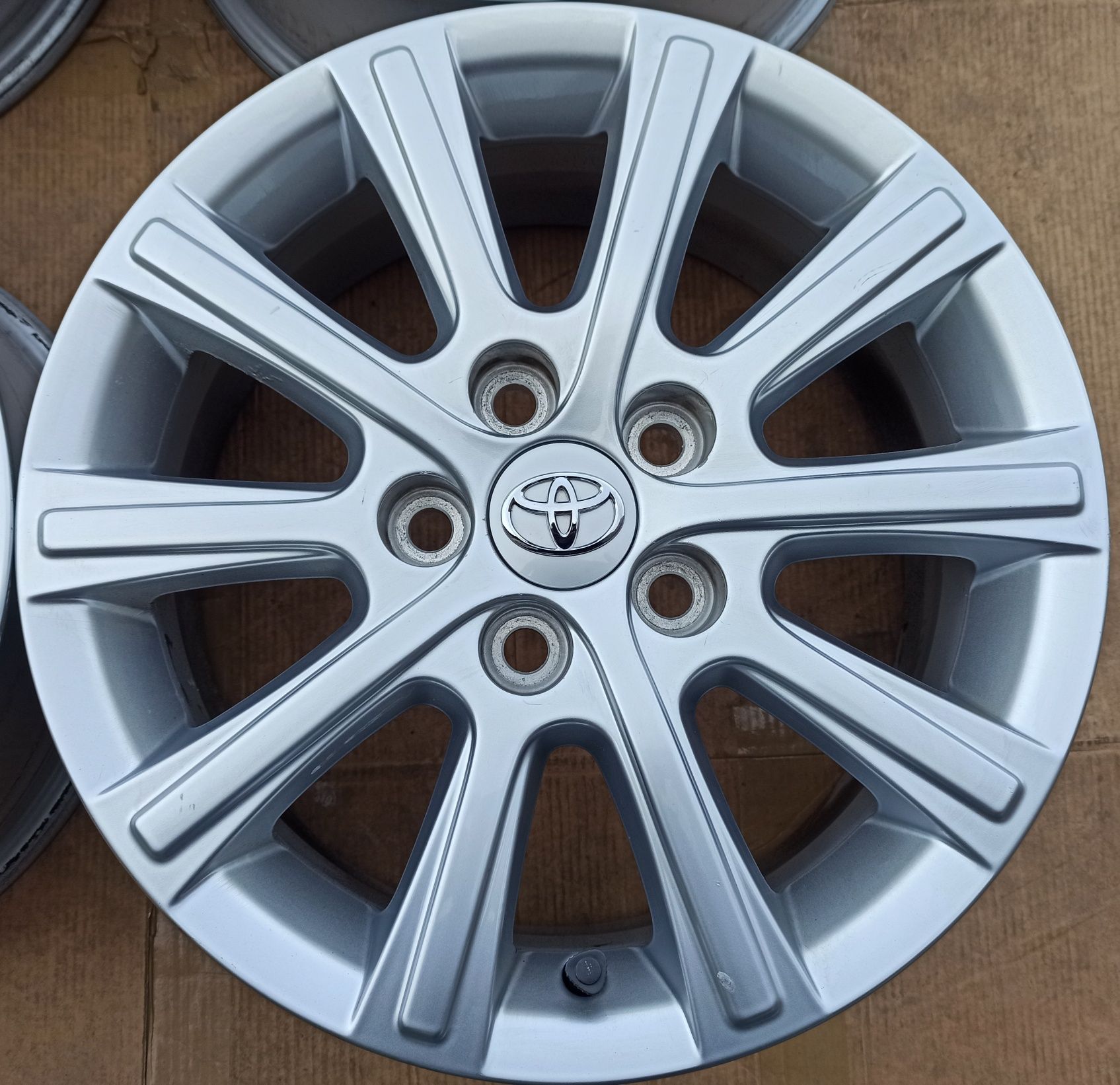 Felgi Oryginał Toyota Auris Avensis Corolla Verso 6,5Jx16 ET45 5x114,3