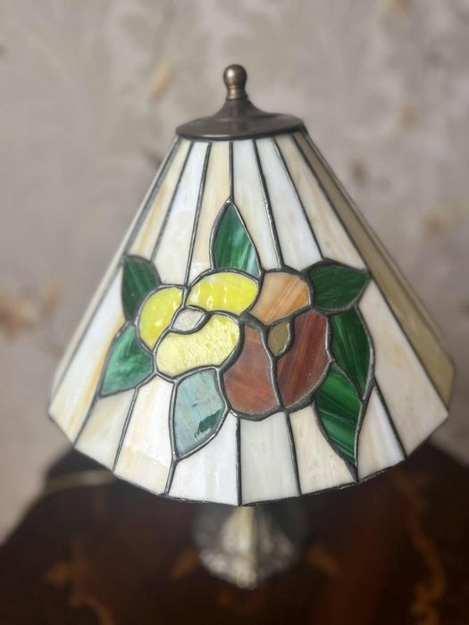 Lampka witrażowa w stylu Tiffany