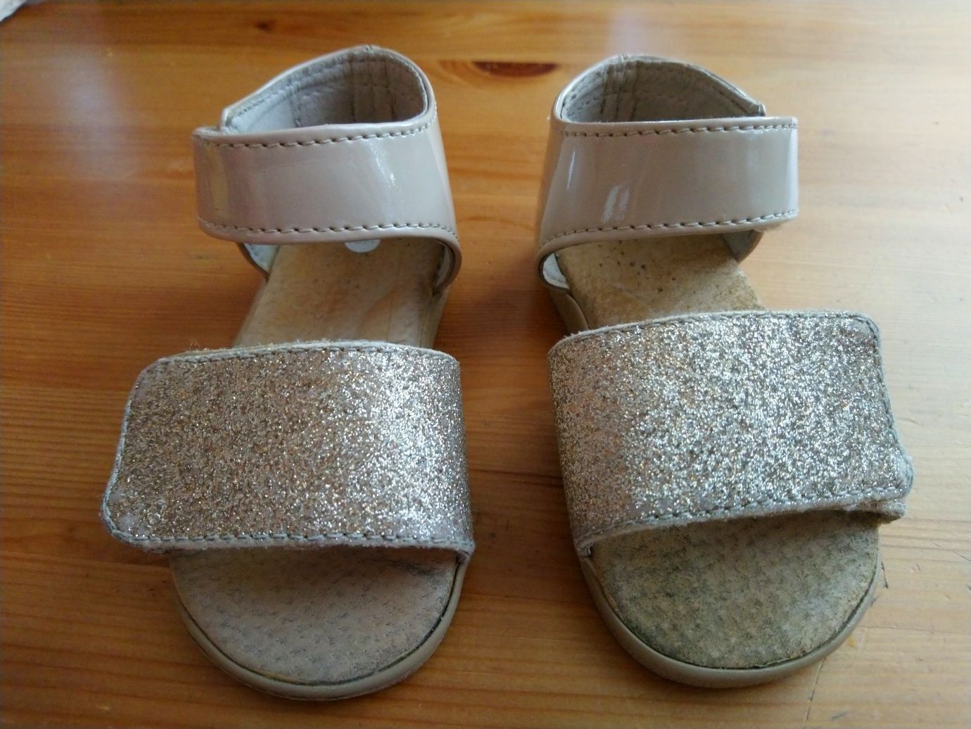 Sandałki beżowe slippers family r. 19-20, wkladka 13 cm