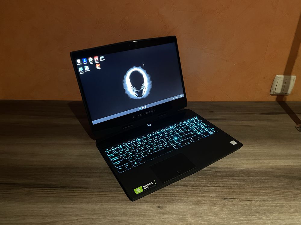 Бюджетний ігровий Alienware M15(I7-8750/GTX1060/SSD+HDD/IPS FHD/16RAM)