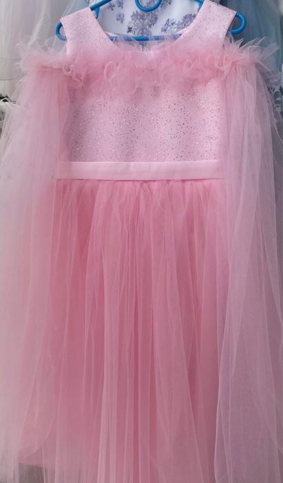 Плаття на будь яке свято. Відшивали під замовллення.