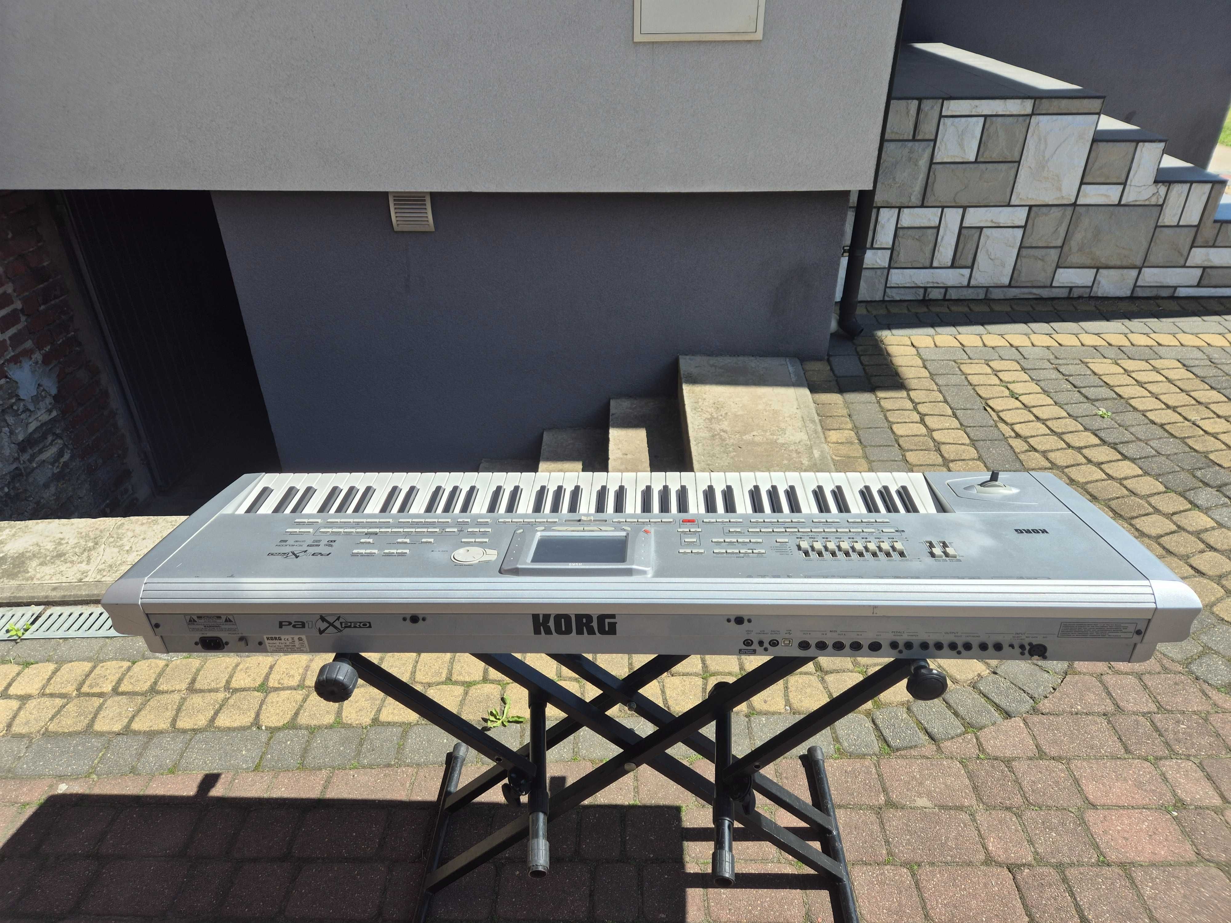 Sprzedam Korg Pa1X pro