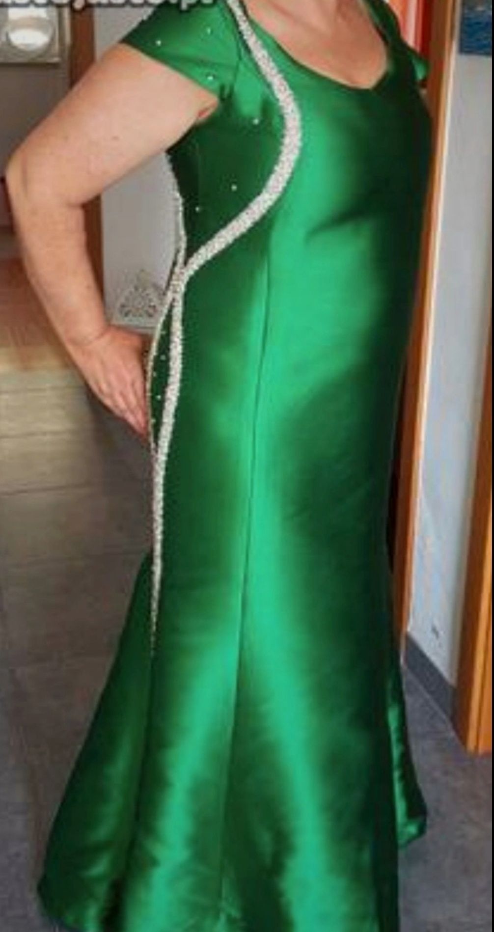 Vestido cerimónia verde tipo sereia 44