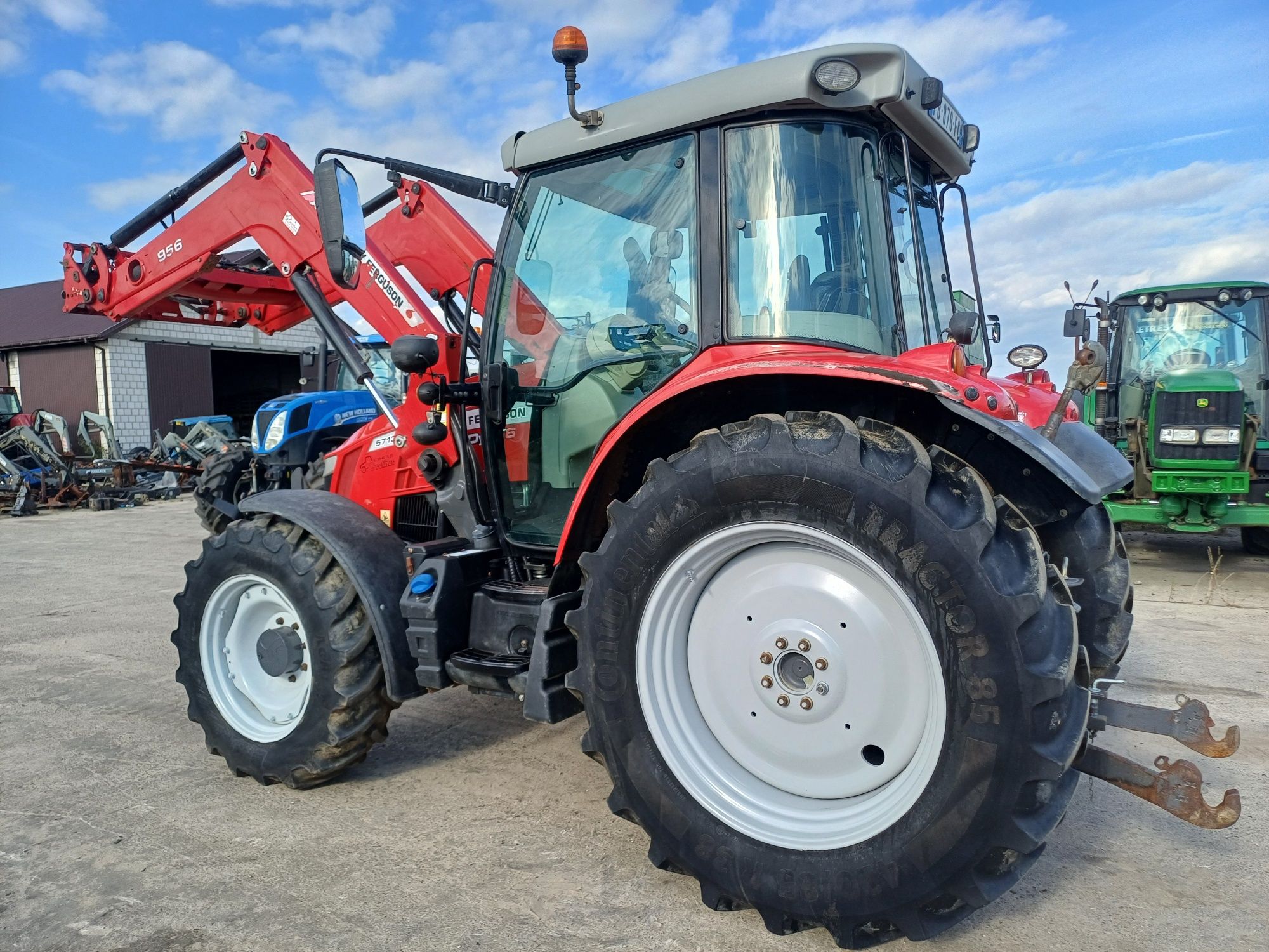 Massey Ferguson 5S 5713S sprowadzony ładowacz MF5712 MF 6455 NH T6