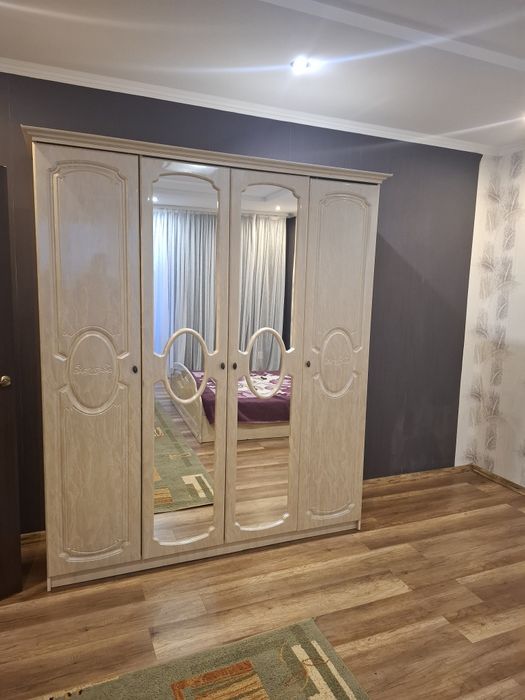 Продам спальню в хорошому стані