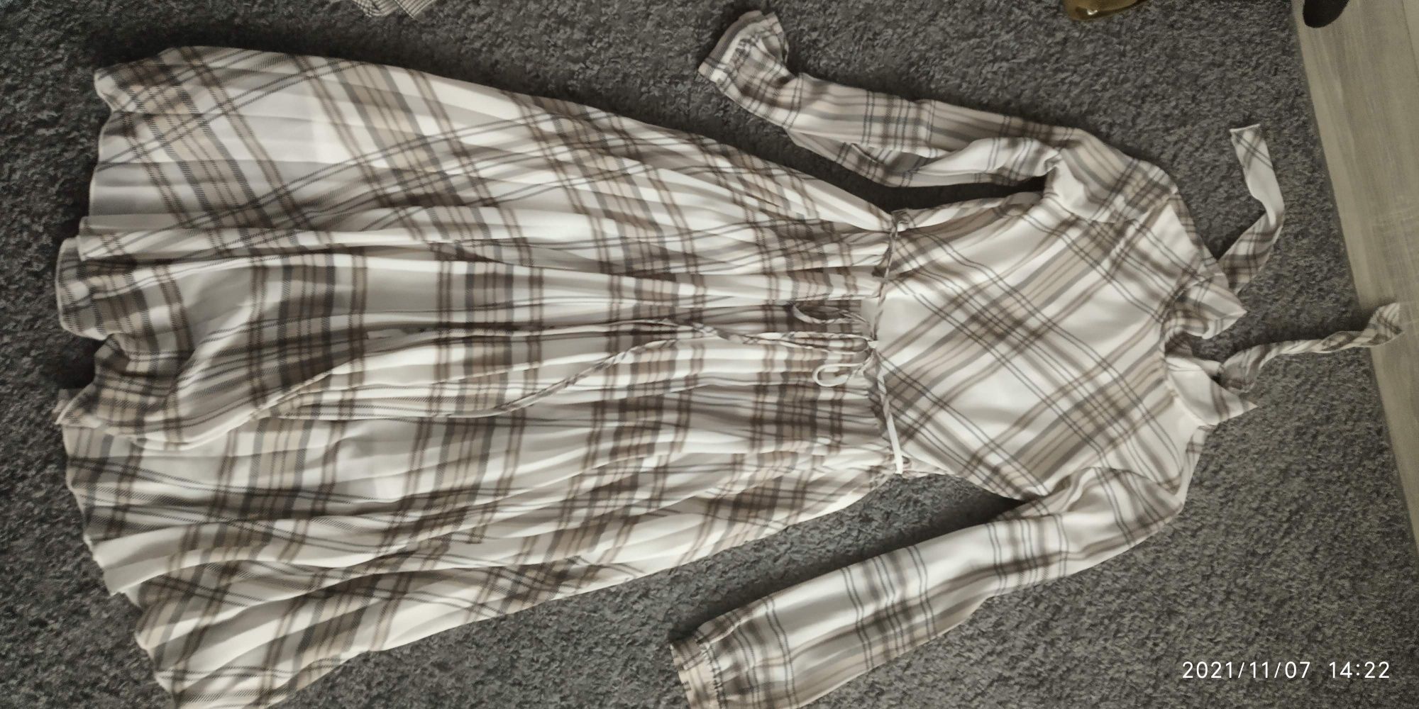 Sukienka Reserved 34