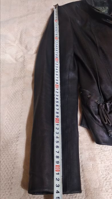 Шкіряний піджак.