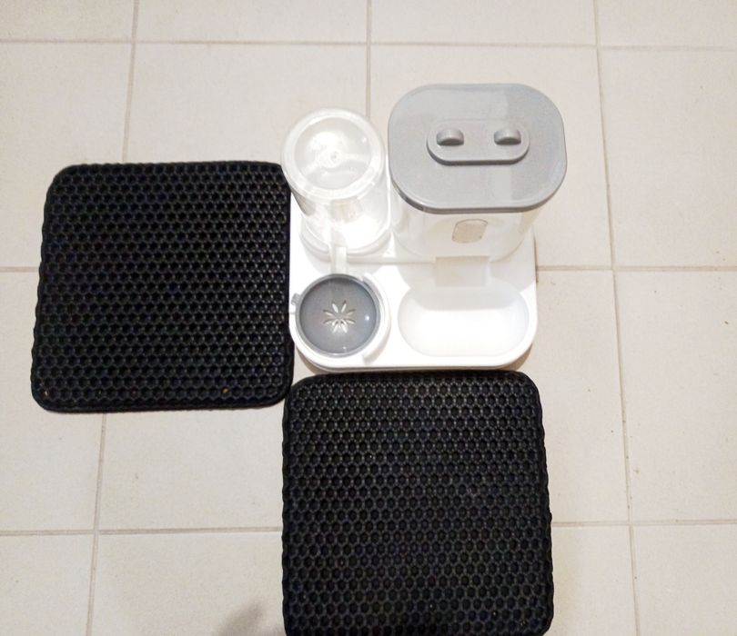 Comedouro e bebedouro