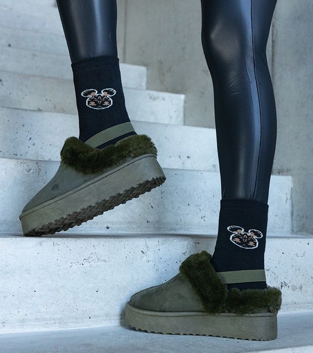 Zielone kapcie na platformie z futerkiem Frank