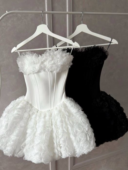 Корсетна жіноча сукня з квітами