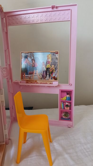 Domek Barbie Mattel składany akcesoria