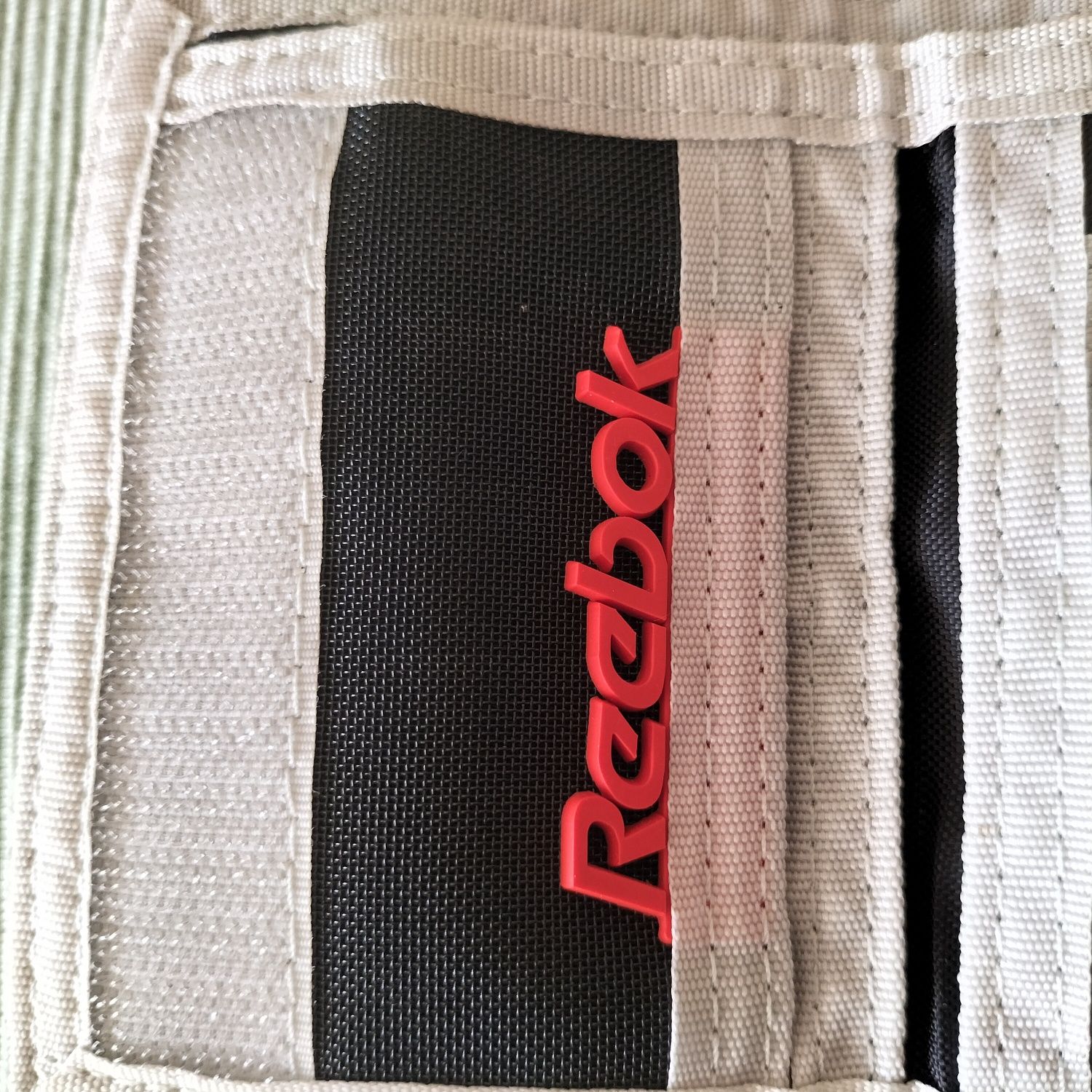 Carteiras novas sem uso algum, Reebok e outra