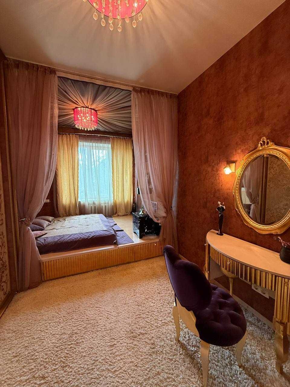 Шикарна 4к квартира. Простора зала, балкон-тераса