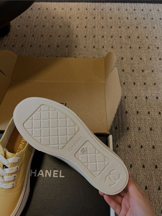 Chanel retro sneakers – wersja canvas w stylu akademickim