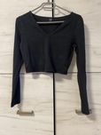 Krótka bluzka, crop top czarny z dekoltem w serek aesthetic basic