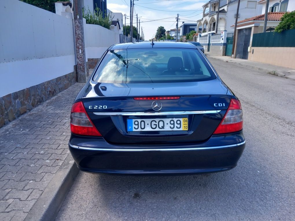 MERCEDES BENZ E 220 CDI