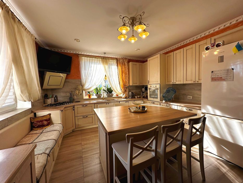 Ексклюзивна пропозиція будинок з усіма зручностями в  м.Стрий