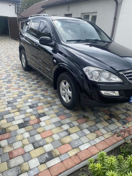 Продам sang yong в відмінному стані. Все працює.