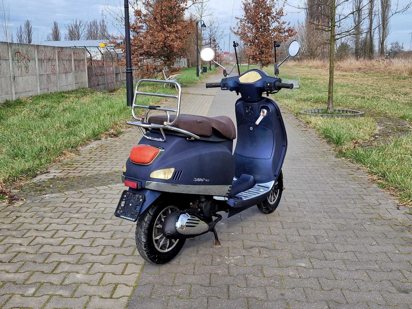 Skuter RETRO AGM TURBHO vespa 50 4T z szybą  dzielona kanapa