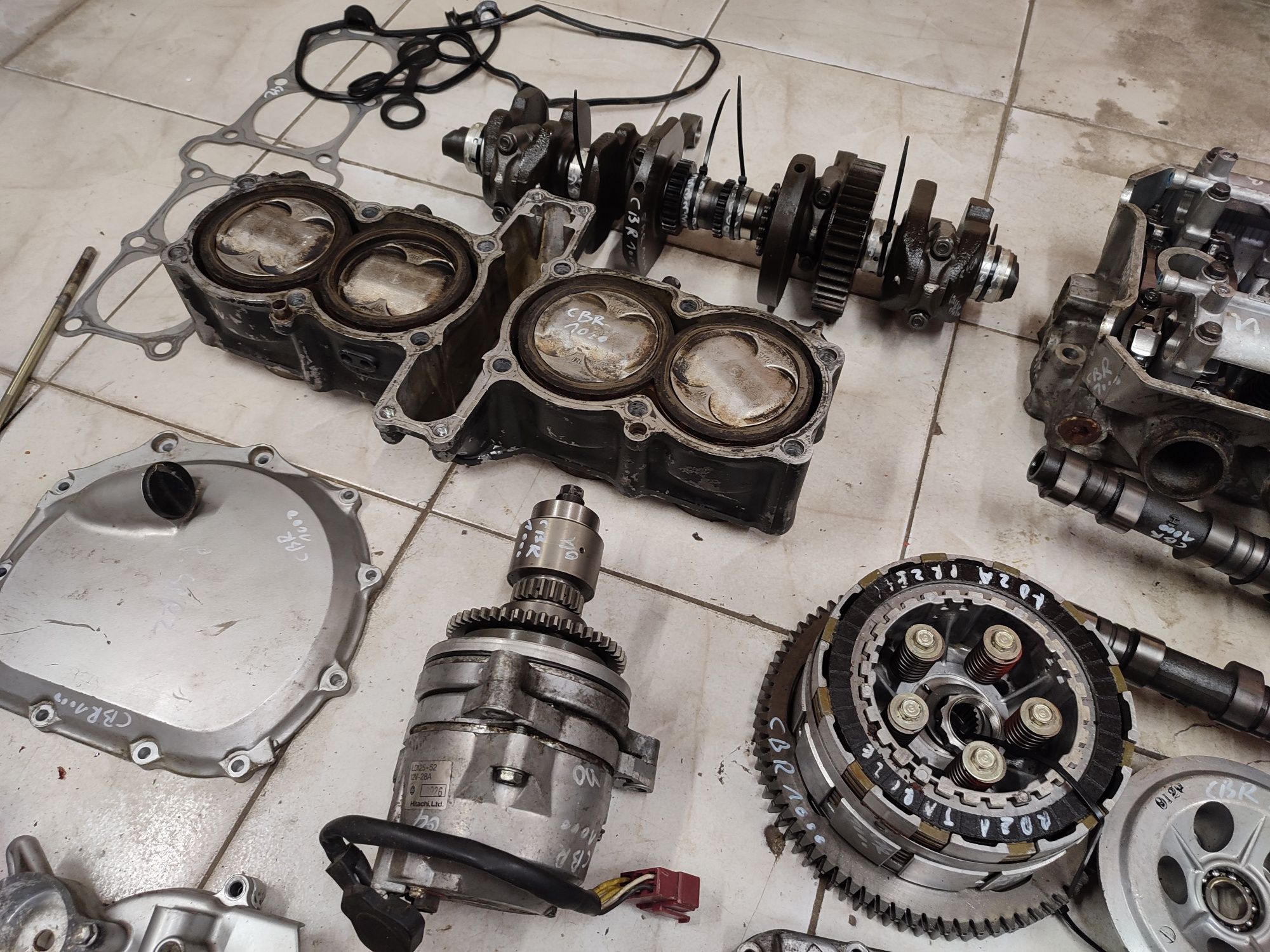 Honda CBR 1000 F SC21 sc24 sc09 silnik części cylinder głowica kapa