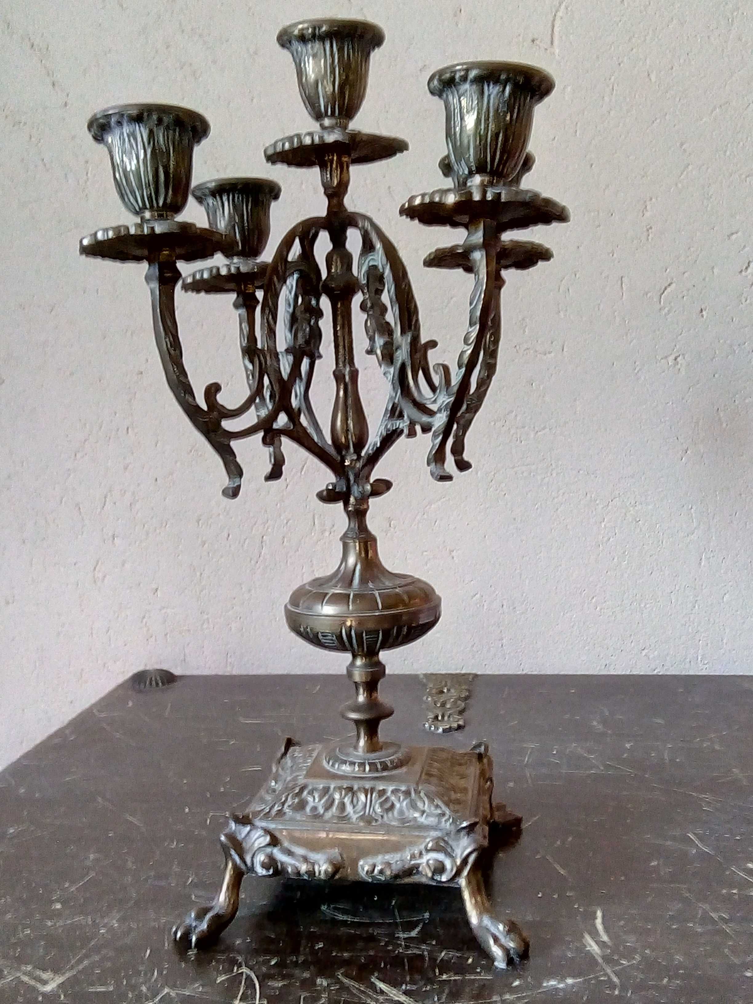 Candelabro e Jarros em ferro trabalhado