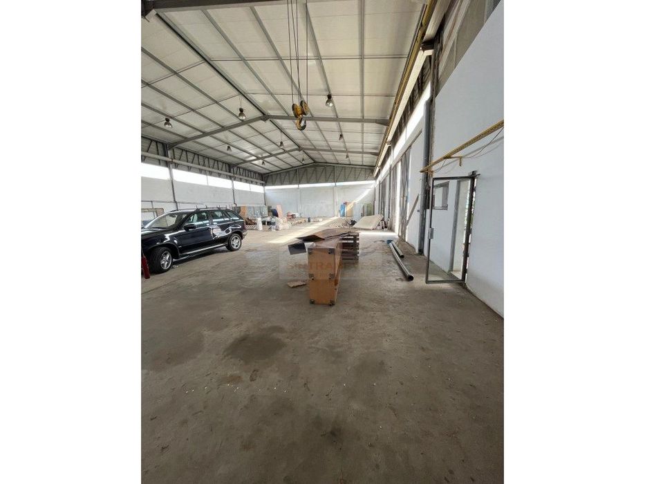 Arrendamento de Armazém com 800m2 na Zona Industrial de Frielas ao ...